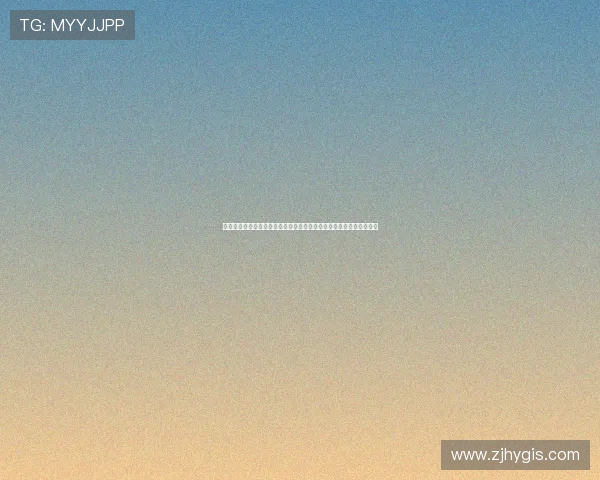 高清全景视角下的激烈足球比赛现场震撼瞬间呈现氛围与速度力量美学